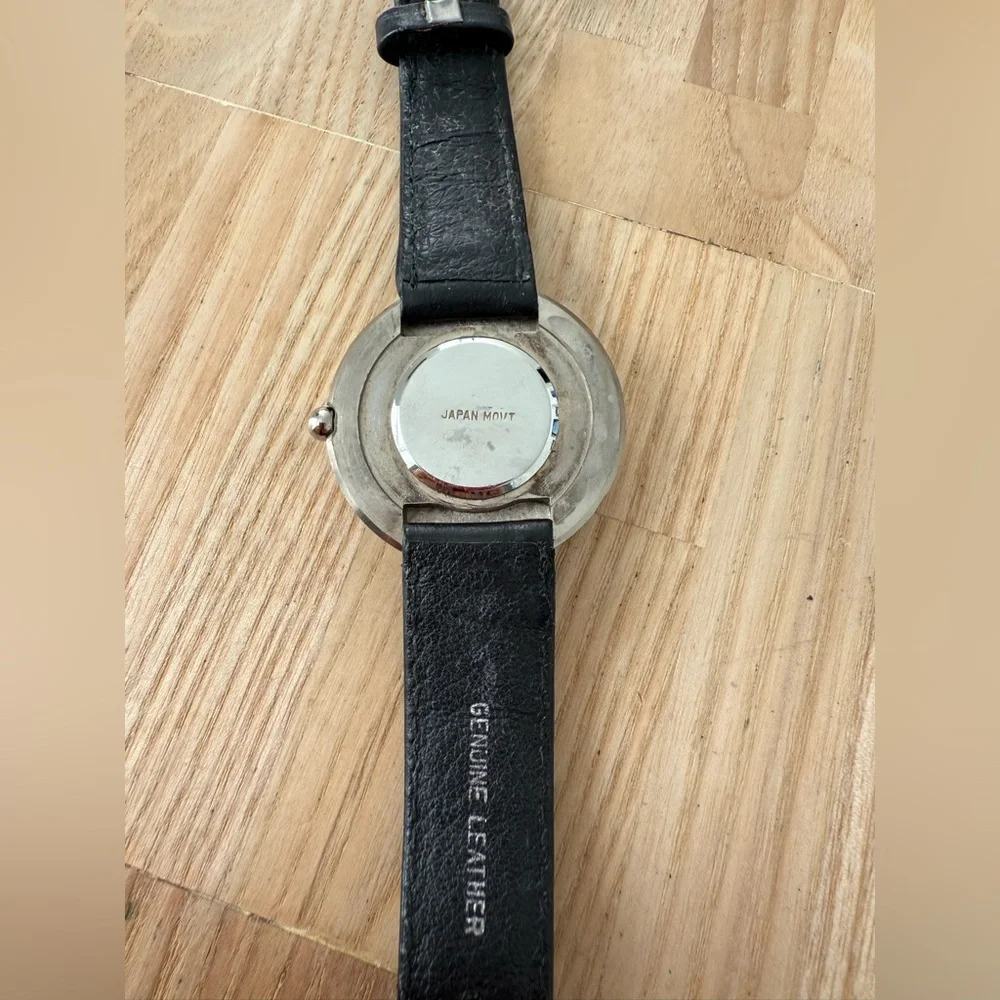 Unbranded silver tone black leather retro watch NEW BATTERY